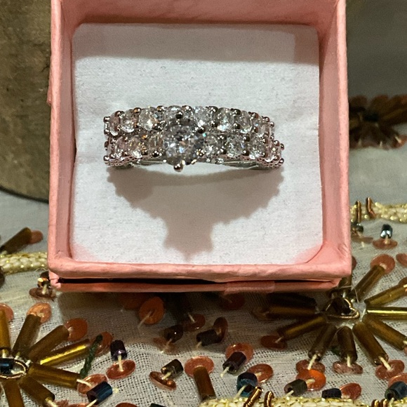 Elegant Silver Diamond Ring Set - Picture 7 of 14